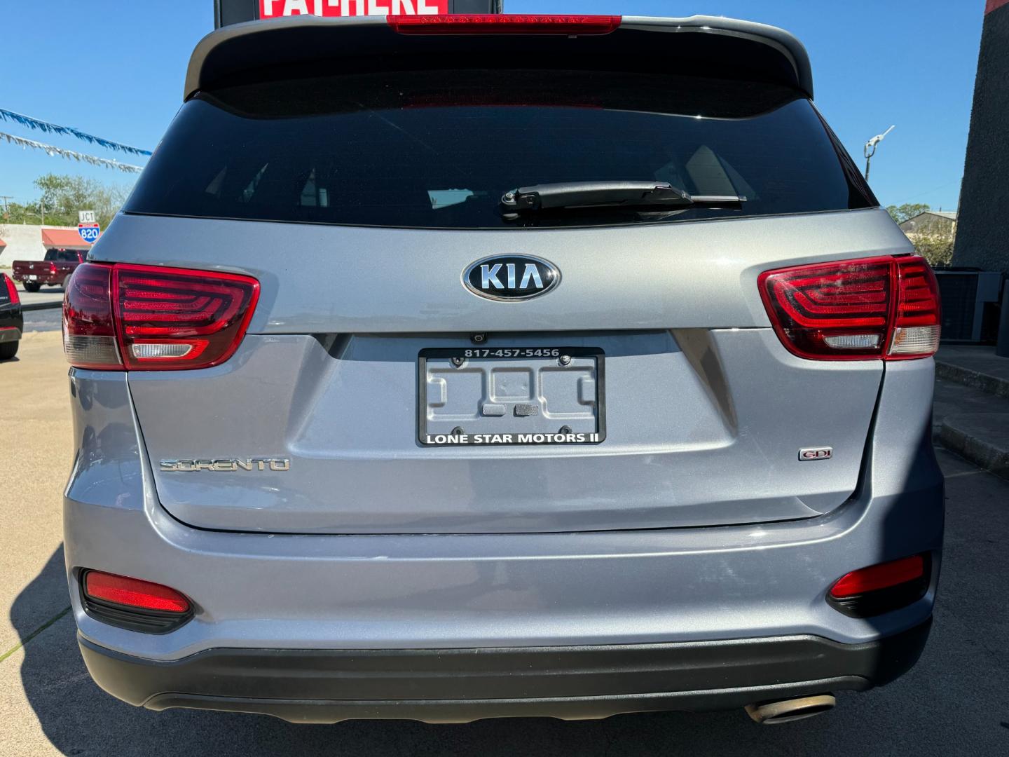 2019 SILVER KIA SORENTO LX; L (5XYPG4A30KG) , located at 5900 E. Lancaster Ave., Fort Worth, TX, 76112, (817) 457-5456, 0.000000, 0.000000 - Photo#4